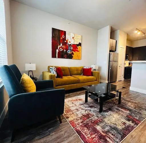 Getaway! Book Now! In The Heart Of Dallas! Great Location!