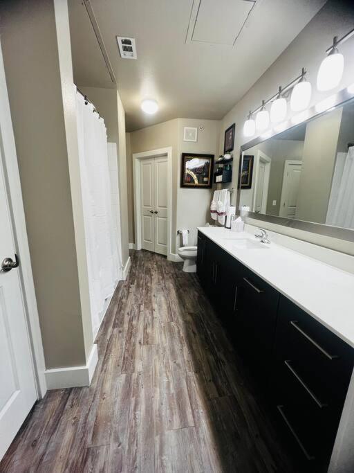 Getaway! Book Now! In The Heart Of Dallas! Great Location!