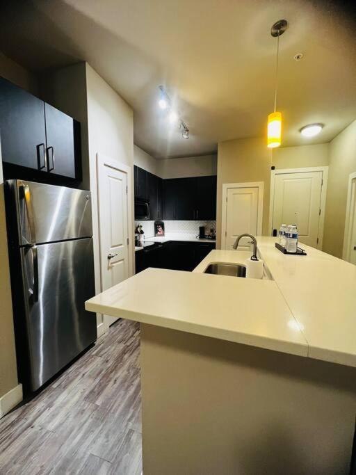 Getaway! Book Now! In The Heart Of Dallas! Great Location!