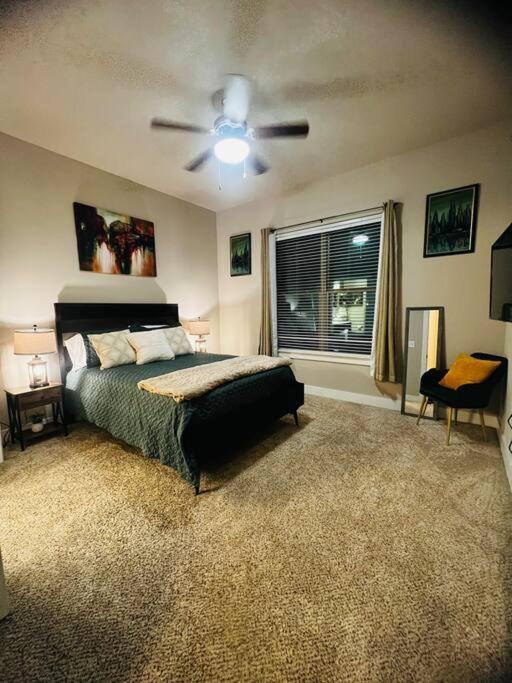 Getaway! Book Now! In The Heart Of Dallas! Great Location! Apartment *