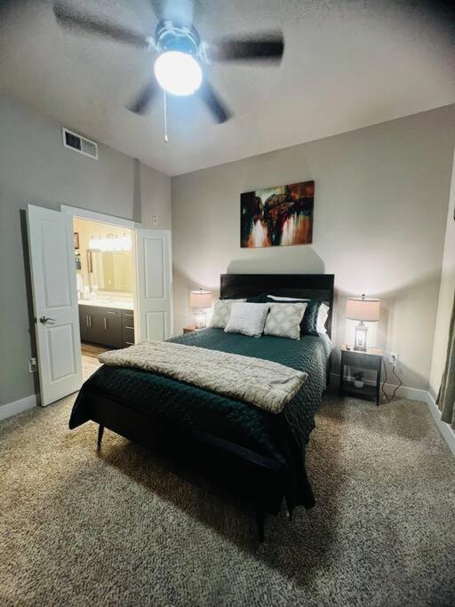 Getaway! Book Now! In The Heart Of Dallas! Great Location! *