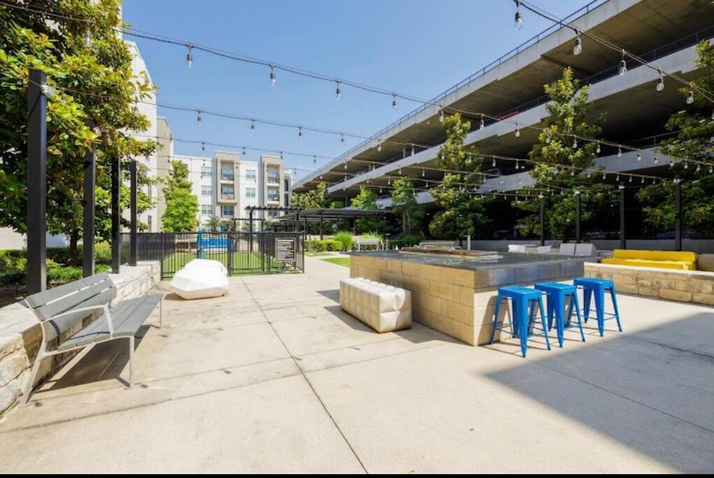 Getaway! Book Now! In The Heart Of Dallas! Great Location! Apartment *
